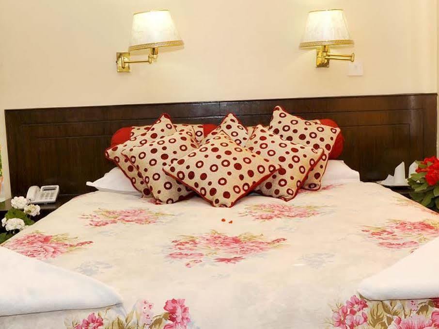 Hotel Buttercup Pokhara Exterior photo